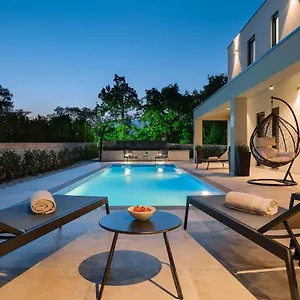 villa-nobu.pula-hotels.org/